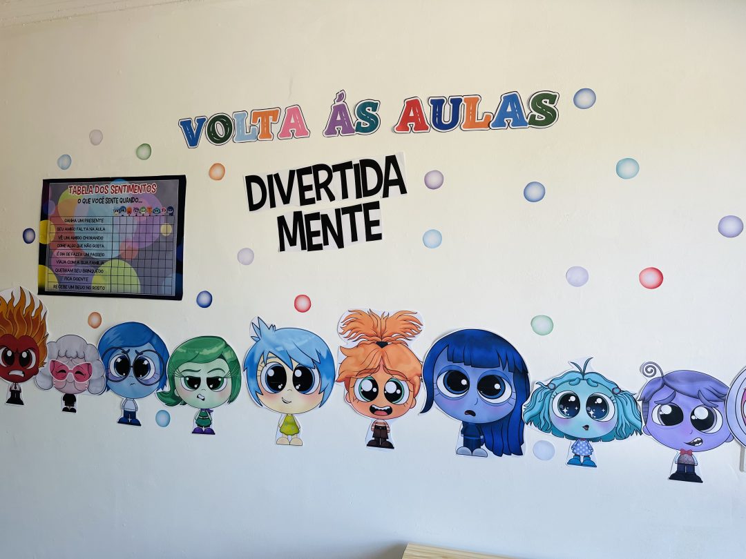 PAINEL VOLTA ÀS AULAS DIVERTIDA MENTE
