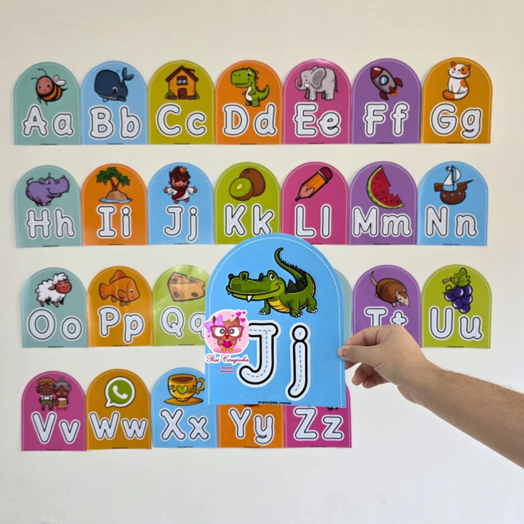 ALFABETO DE PAREDE ILUSTRADO