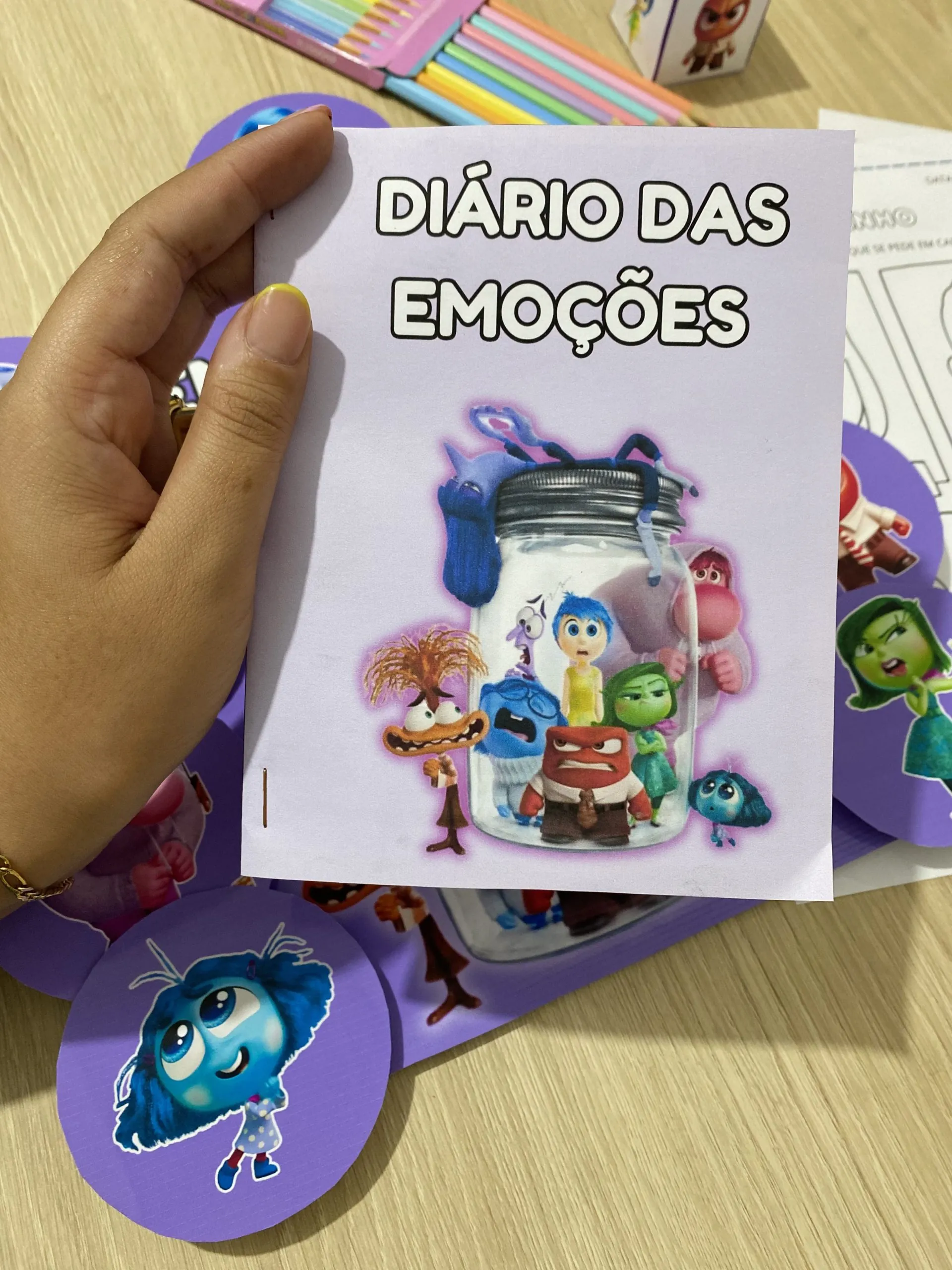 LUVA DAS EMOÇÕES DIVERTIDA MENTE 3 LUVA DAS EMOÇÕES DIVERTIDA MENTE - Imagem 3